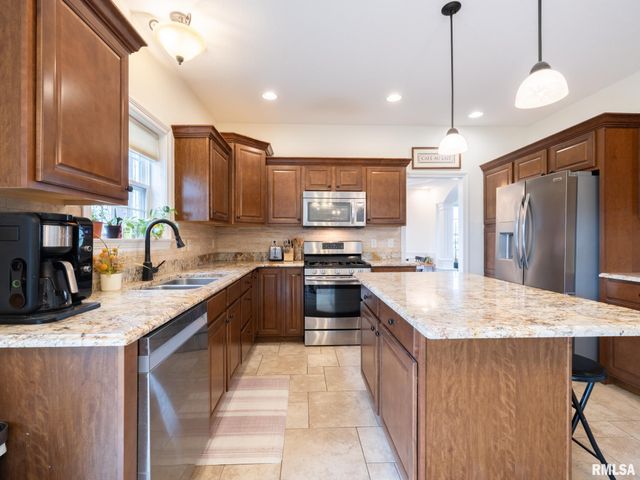 1716 RUSTIC OAK Drive, Washington, IL 61571