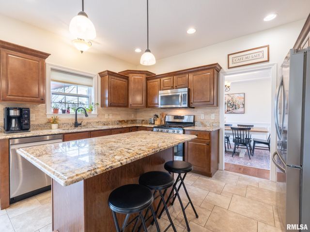 1716 RUSTIC OAK Drive, Washington, IL 61571