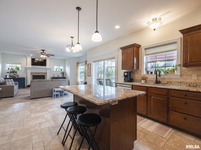1716 RUSTIC OAK Drive, Washington, IL 61571