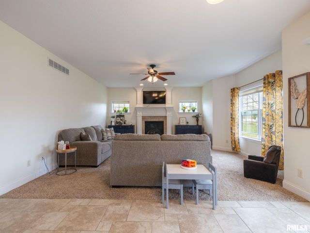 1716 RUSTIC OAK Drive, Washington, IL 61571