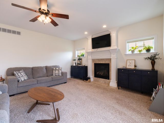 1716 RUSTIC OAK Drive, Washington, IL 61571