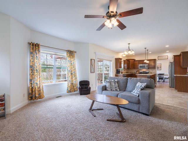 1716 RUSTIC OAK Drive, Washington, IL 61571
