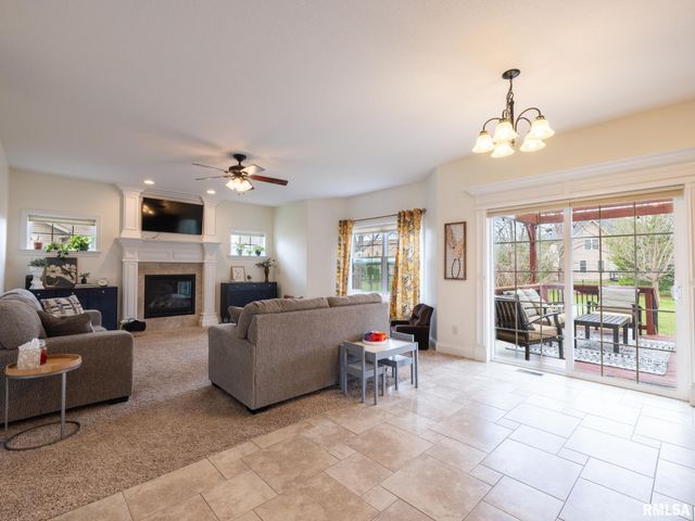 1716 RUSTIC OAK Drive, Washington, IL 61571