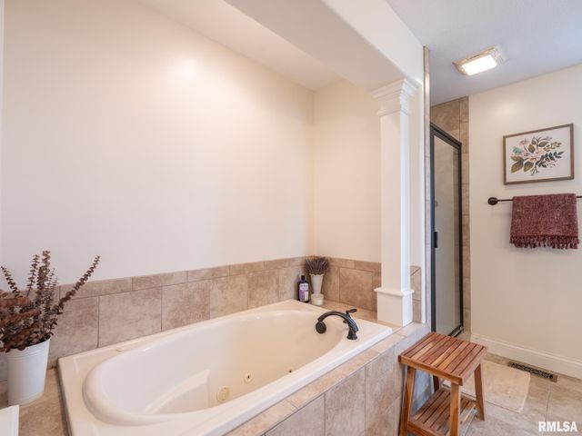 1716 RUSTIC OAK Drive, Washington, IL 61571