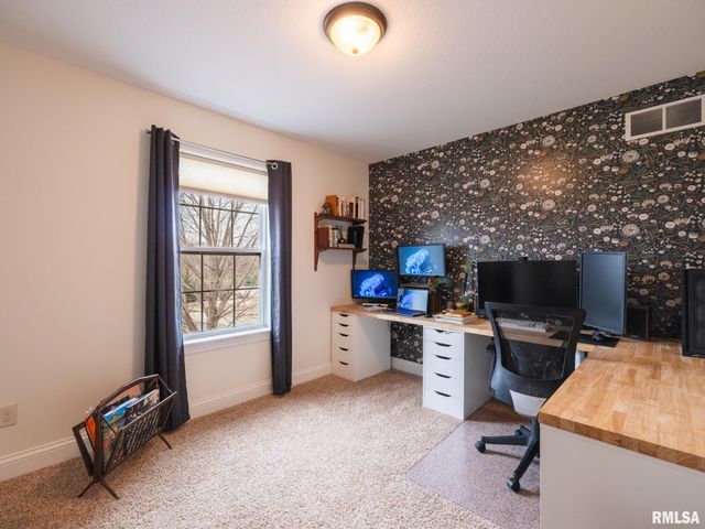 1716 RUSTIC OAK Drive, Washington, IL 61571