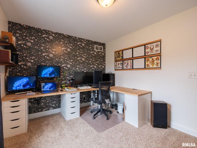 1716 RUSTIC OAK Drive, Washington, IL 61571