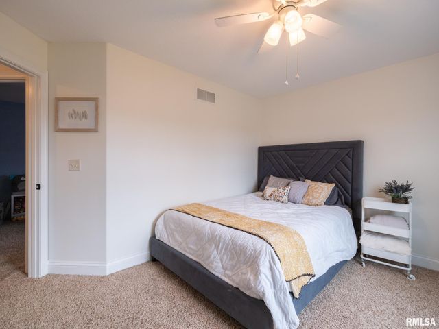 1716 RUSTIC OAK Drive, Washington, IL 61571