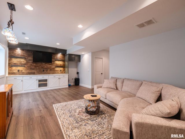 1716 RUSTIC OAK Drive, Washington, IL 61571