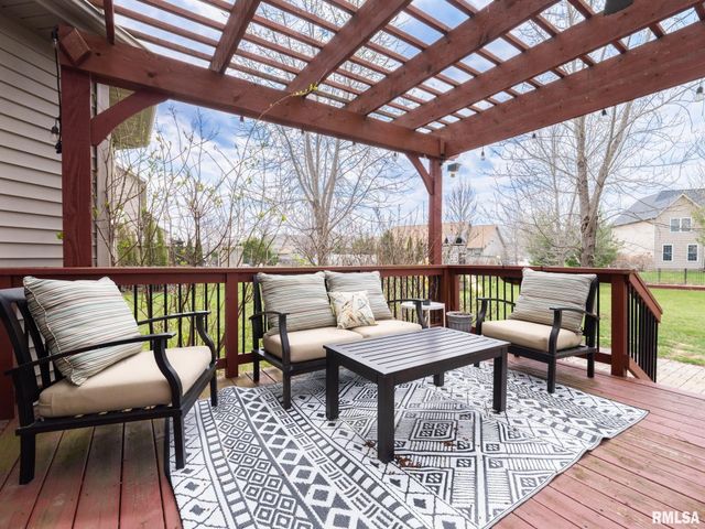 1716 RUSTIC OAK Drive, Washington, IL 61571