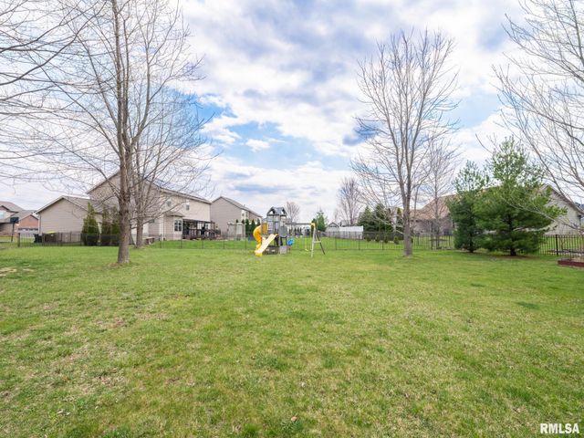 1716 RUSTIC OAK Drive, Washington, IL 61571
