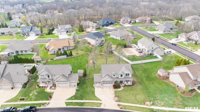 1716 RUSTIC OAK Drive, Washington, IL 61571