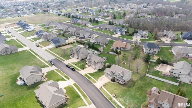 1716 RUSTIC OAK Drive, Washington, IL 61571