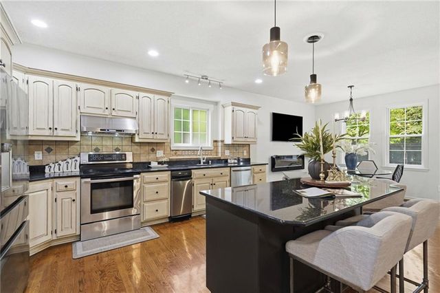 11813 W 138th Street, Overland Park, KS 66221