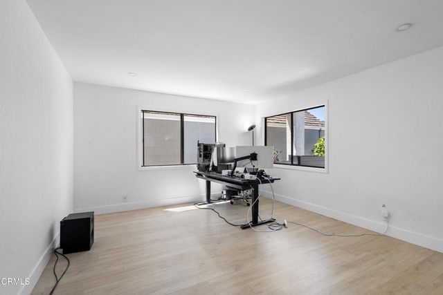 3960 W Hemlock Street, Oxnard, CA 93035
