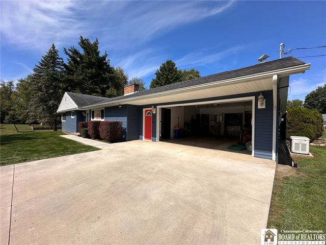 1186 Scarlata Drive, Hanover, NY 14136