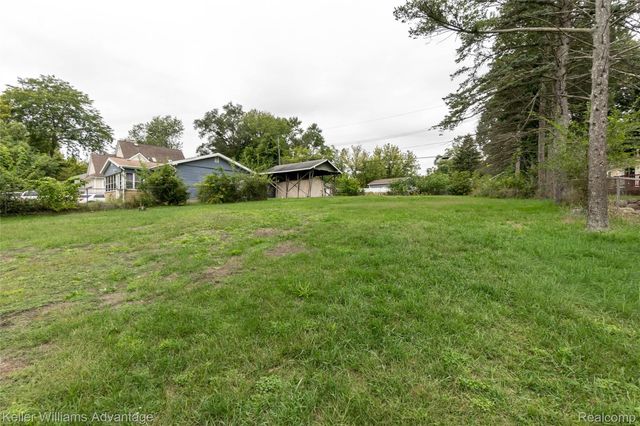 2642 Lakeridge, Wixom, MI 48393