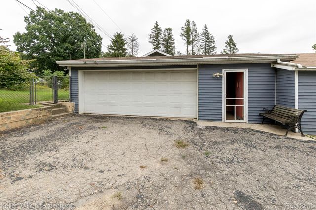2642 Lakeridge, Wixom, MI 48393
