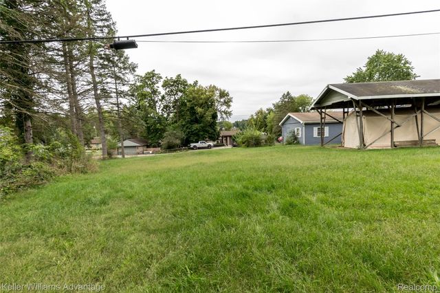 2642 Lakeridge, Wixom, MI 48393
