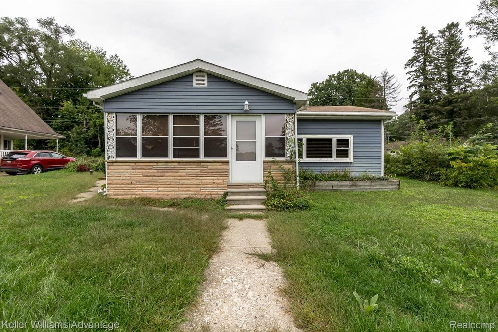 2642 Lakeridge, Wixom, MI 48393