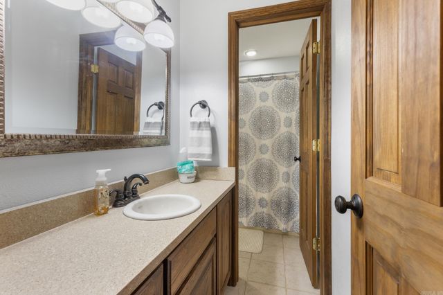 2718 Taylor Drive, Harrison, AR 72601