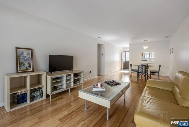 707 Thoreau Court, Mahwah, NJ 07430