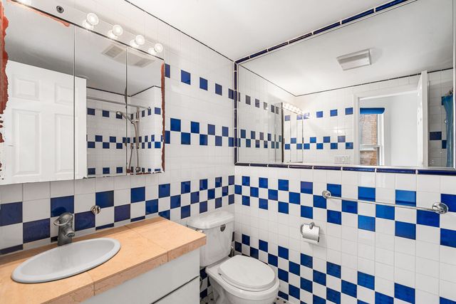 500 W Armitage Avenue 4, Chicago, IL 60614
