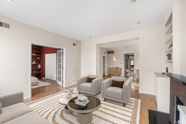 500 W Armitage Avenue 4, Chicago, IL 60614