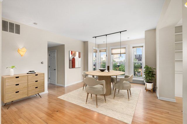 500 W Armitage Avenue 4, Chicago, IL 60614
