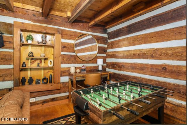 3909 Henry Town Rd, Sevierville, TN 37876