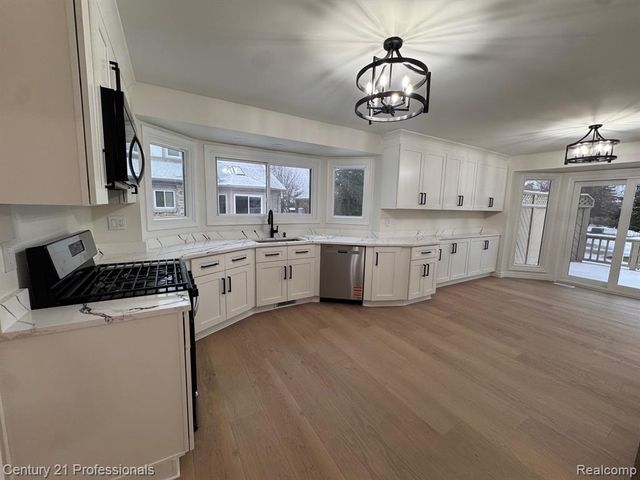 2633 Marlbank Drive, Sterling Heights, MI 48310