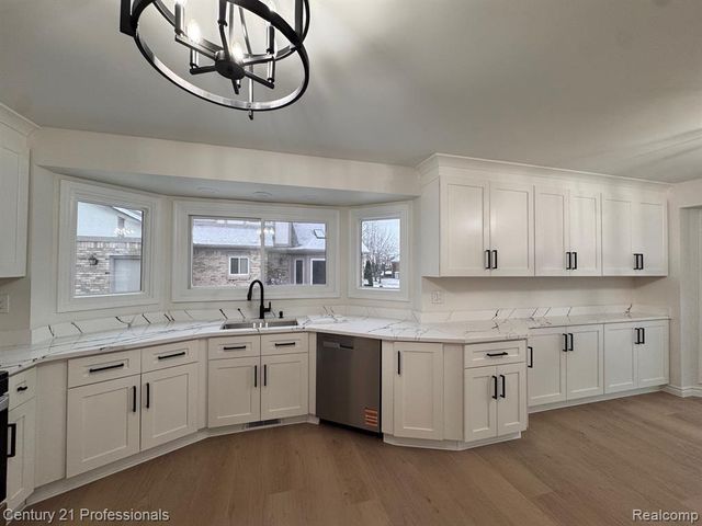 2633 Marlbank Drive, Sterling Heights, MI 48310