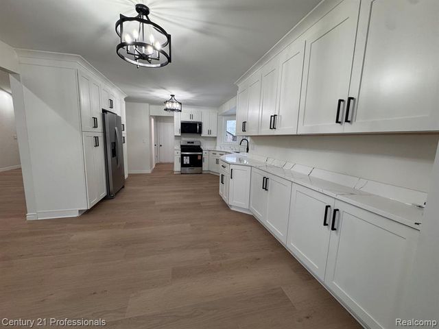 2633 Marlbank Drive, Sterling Heights, MI 48310