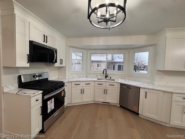 2633 Marlbank Drive, Sterling Heights, MI 48310