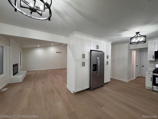 2633 Marlbank Drive, Sterling Heights, MI 48310