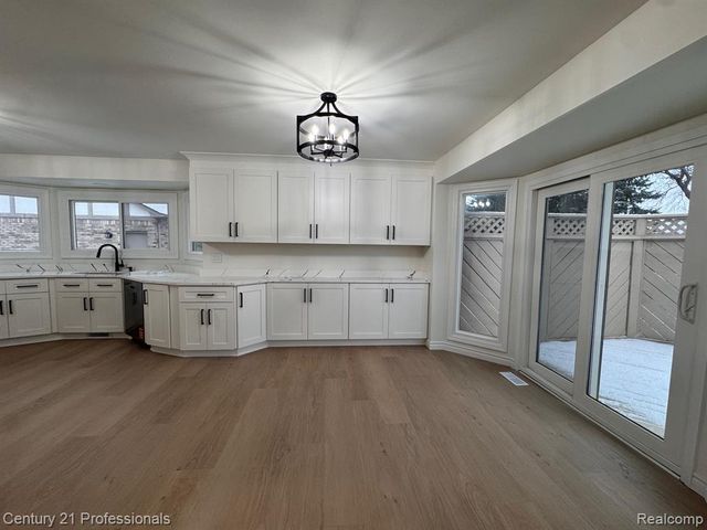 2633 Marlbank Drive, Sterling Heights, MI 48310