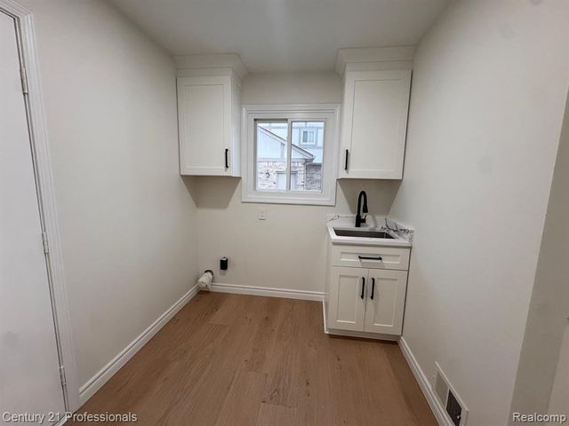 2633 Marlbank Drive, Sterling Heights, MI 48310