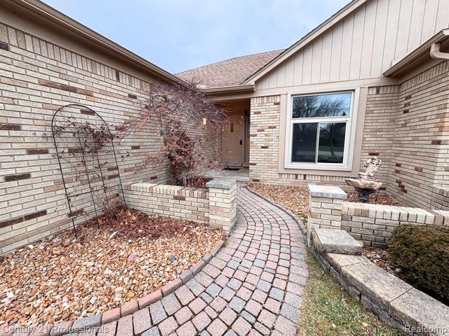 2633 Marlbank Drive, Sterling Heights, MI 48310