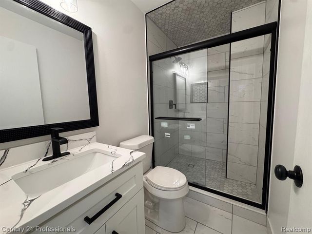 2633 Marlbank Drive, Sterling Heights, MI 48310