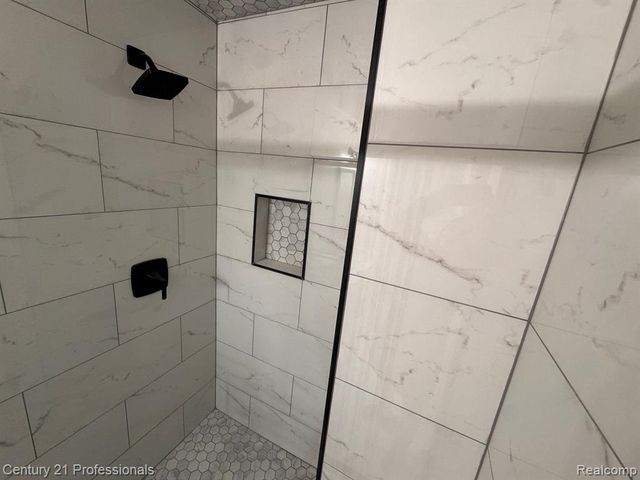 2633 Marlbank Drive, Sterling Heights, MI 48310