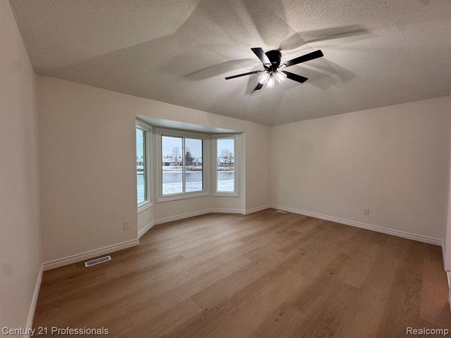 2633 Marlbank Drive, Sterling Heights, MI 48310