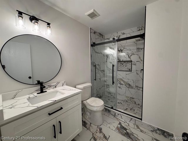 2633 Marlbank Drive, Sterling Heights, MI 48310