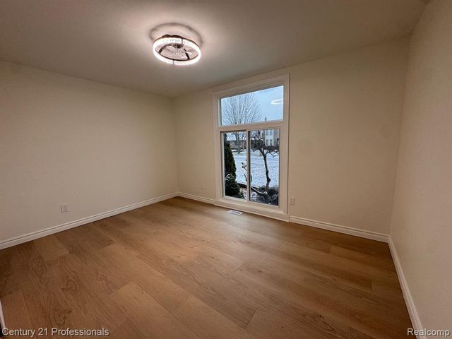 2633 Marlbank Drive, Sterling Heights, MI 48310