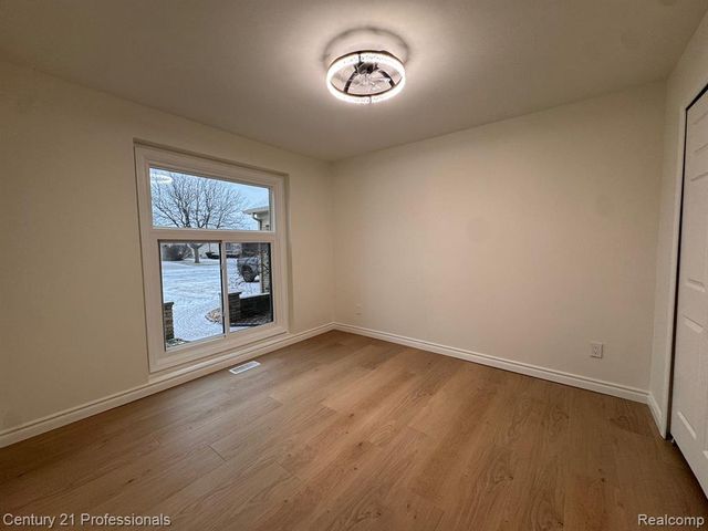 2633 Marlbank Drive, Sterling Heights, MI 48310