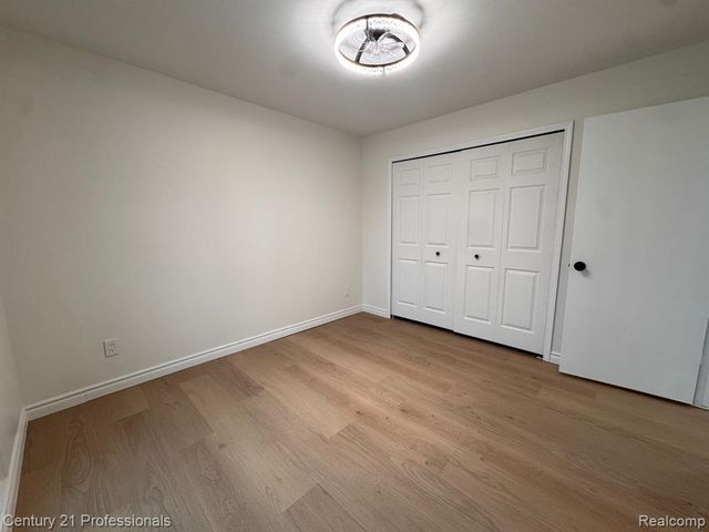 2633 Marlbank Drive, Sterling Heights, MI 48310