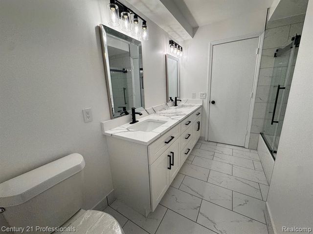 2633 Marlbank Drive, Sterling Heights, MI 48310