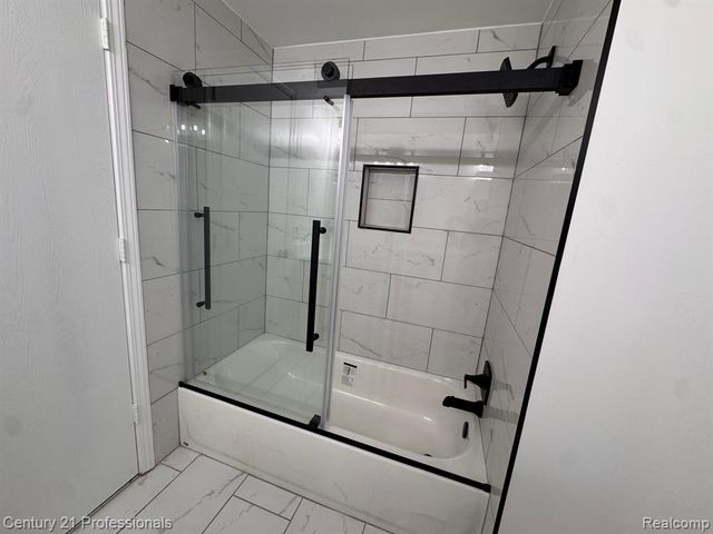 2633 Marlbank Drive, Sterling Heights, MI 48310