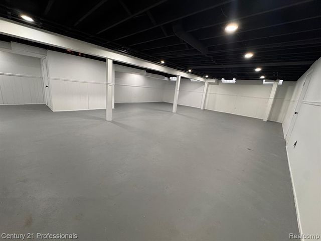 2633 Marlbank Drive, Sterling Heights, MI 48310