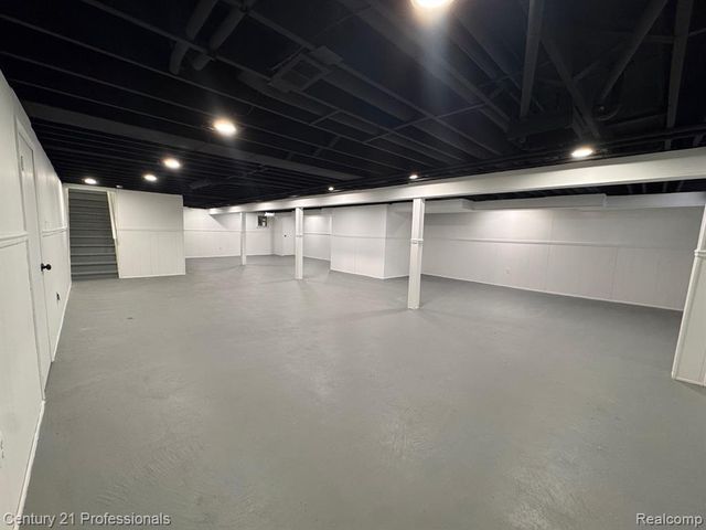 2633 Marlbank Drive, Sterling Heights, MI 48310