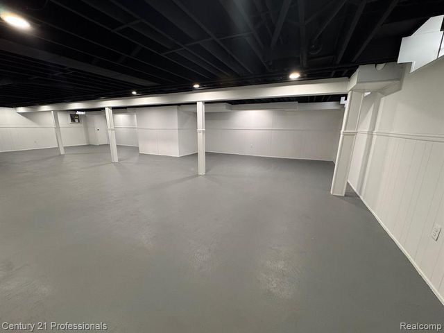 2633 Marlbank Drive, Sterling Heights, MI 48310