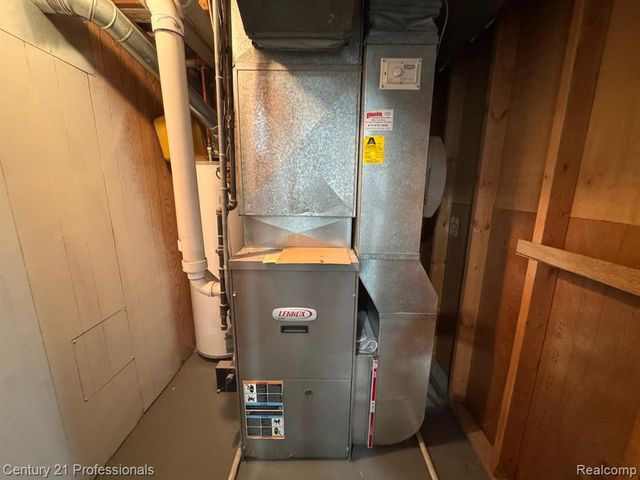 2633 Marlbank Drive, Sterling Heights, MI 48310